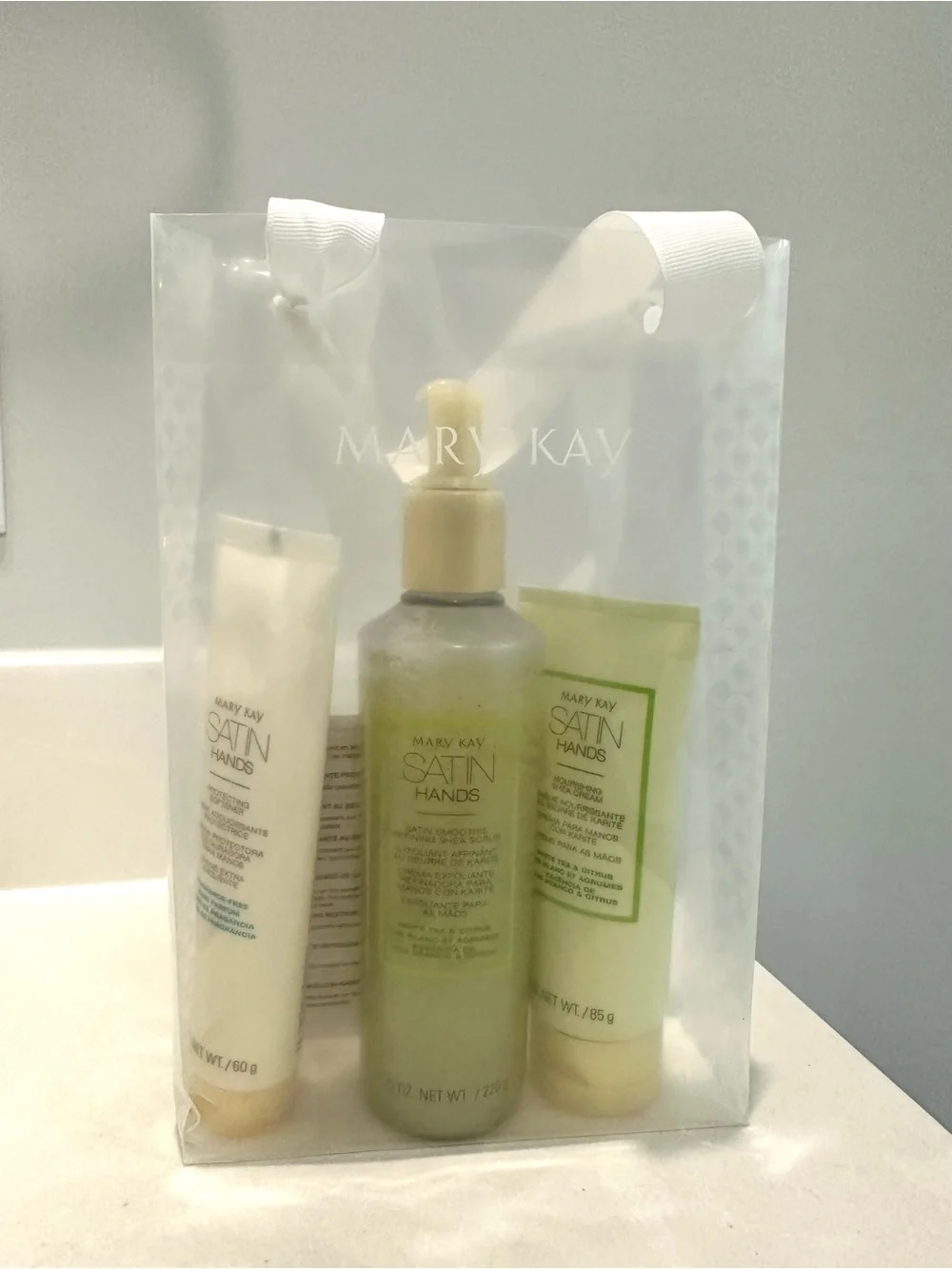 Mary Kay Satin Hands Set in Light Green & Cream